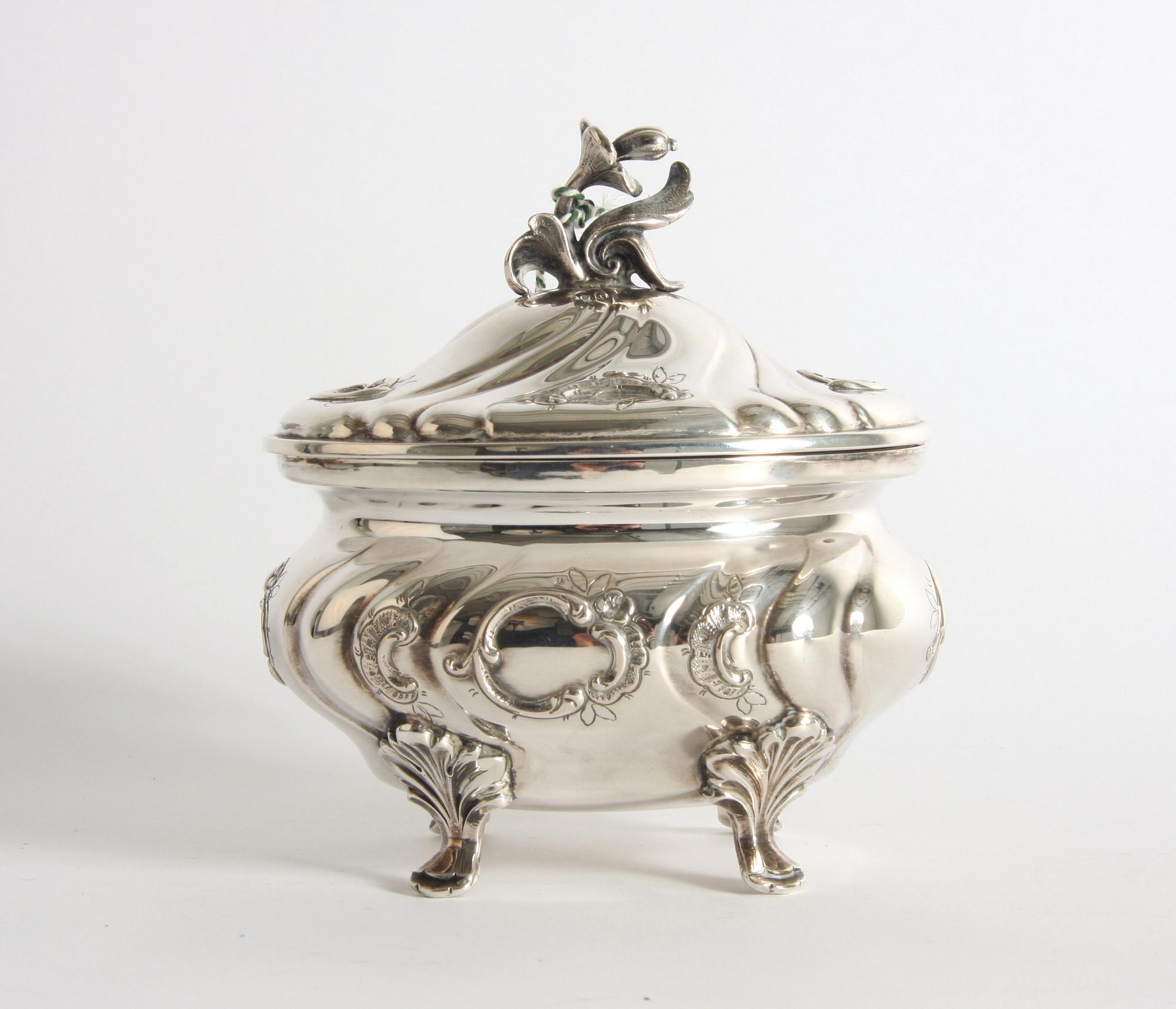 KAFFESERVIS, 3 delar, silver, rokokostil, C.G.H 1951-51.