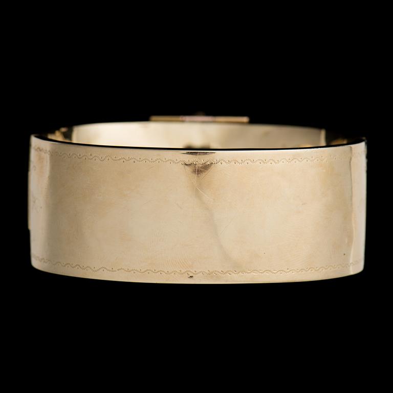 A BRACELET, 14K (56) gold, enamel. Karl Järveläinen, St Petersburg 1859-1872.