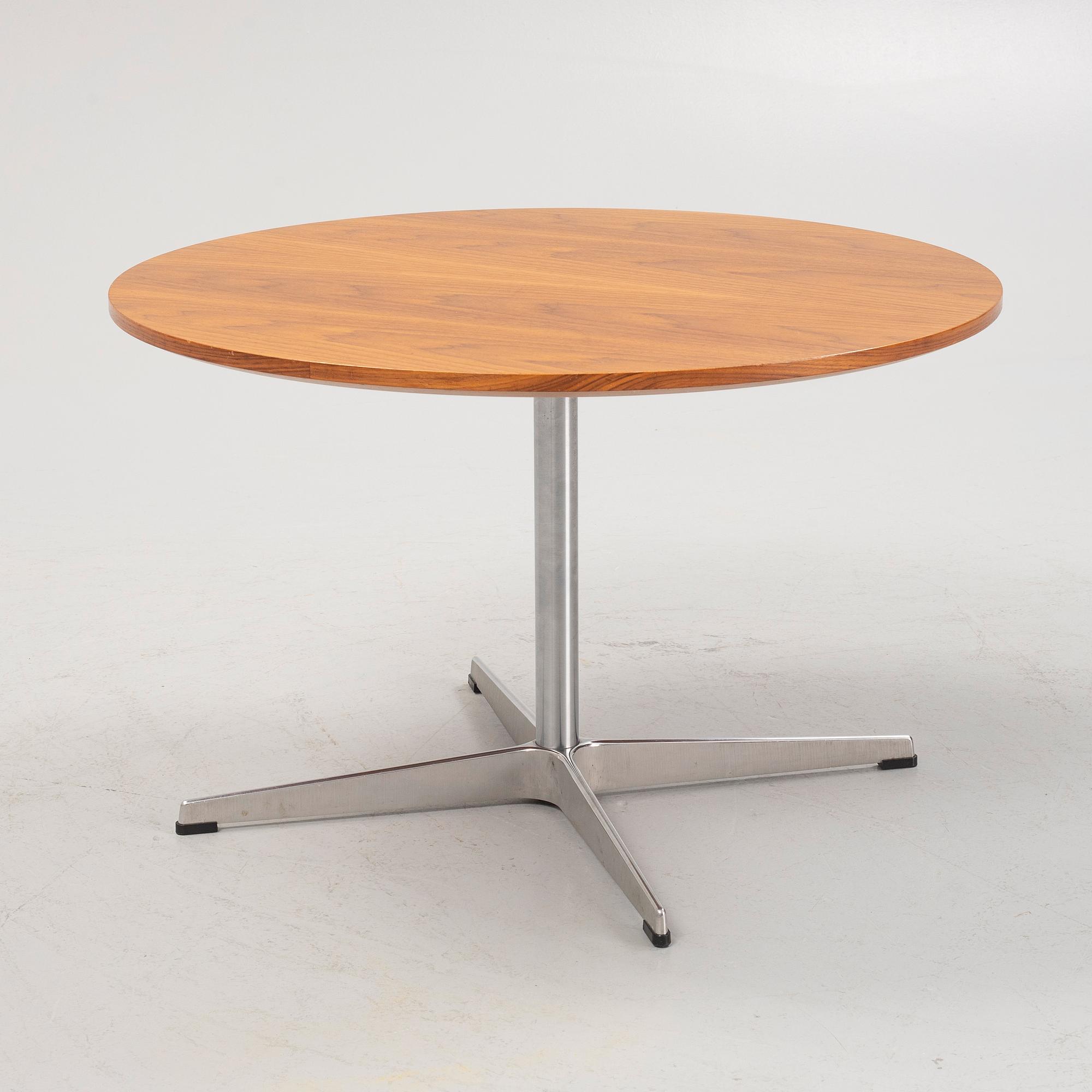 Arne Jacobsen, Bruno Mathsson & Piet Hein, soffbord, modell "A222", Fritz Hansen, Danmark.