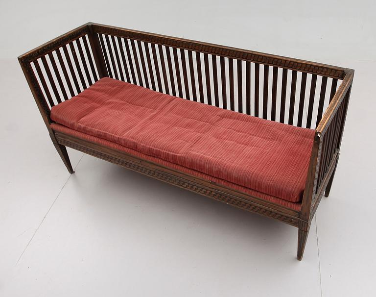 SOFFA, sengustaviansk, omkring år 1800.