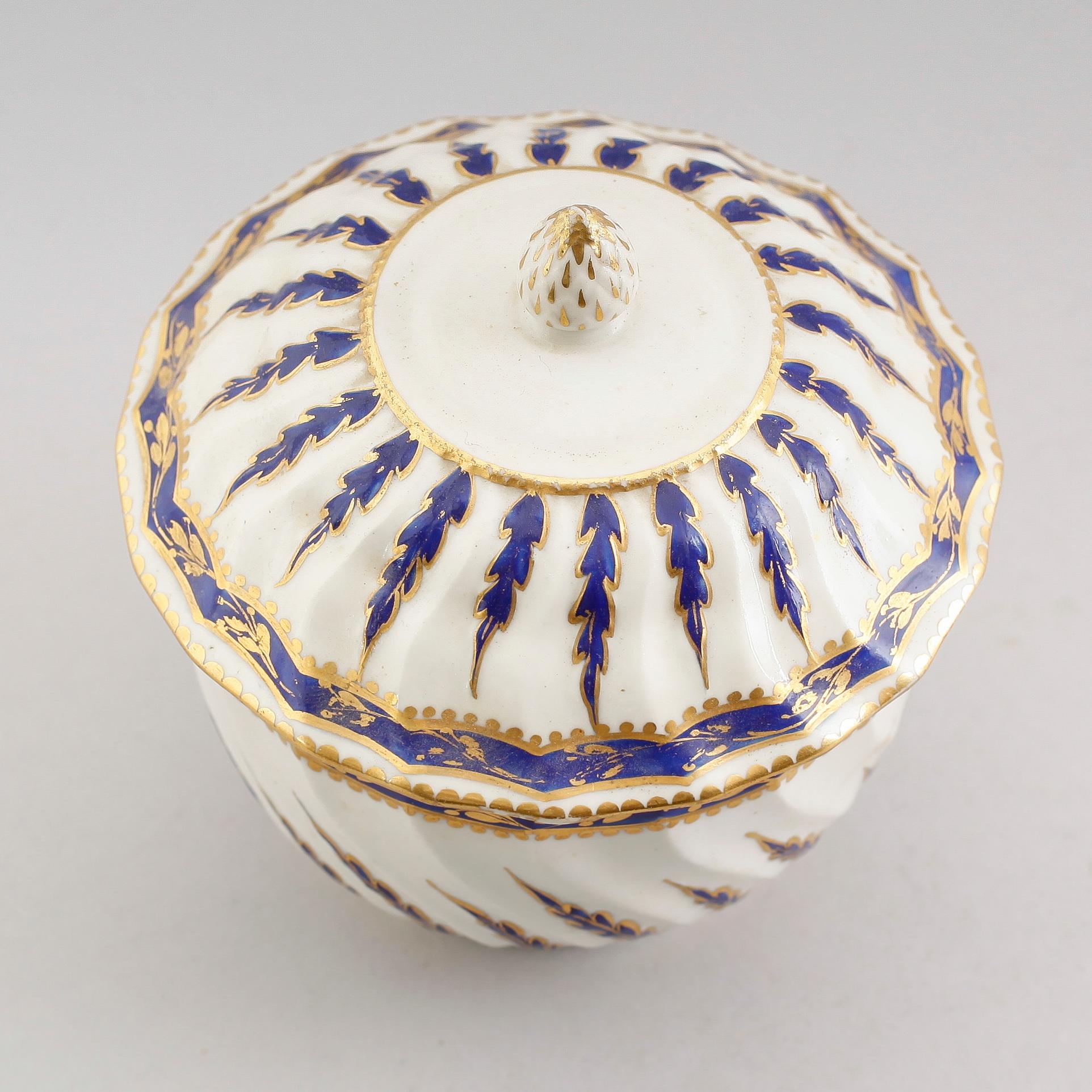 LOCKSKÅL, porslin, Derby, England, 1700-talets andra hälft.