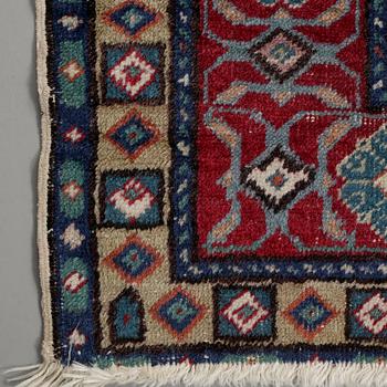 MATTA, semiantik Kaukas, . Ca 172x121 cm.