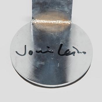 Jouni Leino, Tarjotinpöydän jalusta ,"Grip" Jouni Leino Design Studio 2009.