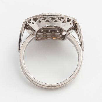 Sormus 18K kultaa ja briljanttihiottuja timantteja, Koru-Sampo Turku 1987.