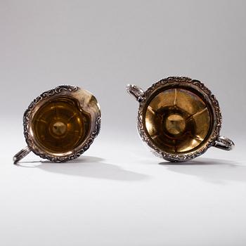 SOCKERSKÅL och GRÄDDSNÄCKA, silver, Hopeakeskus, Tavastehus 1968. Vikt 219 g.