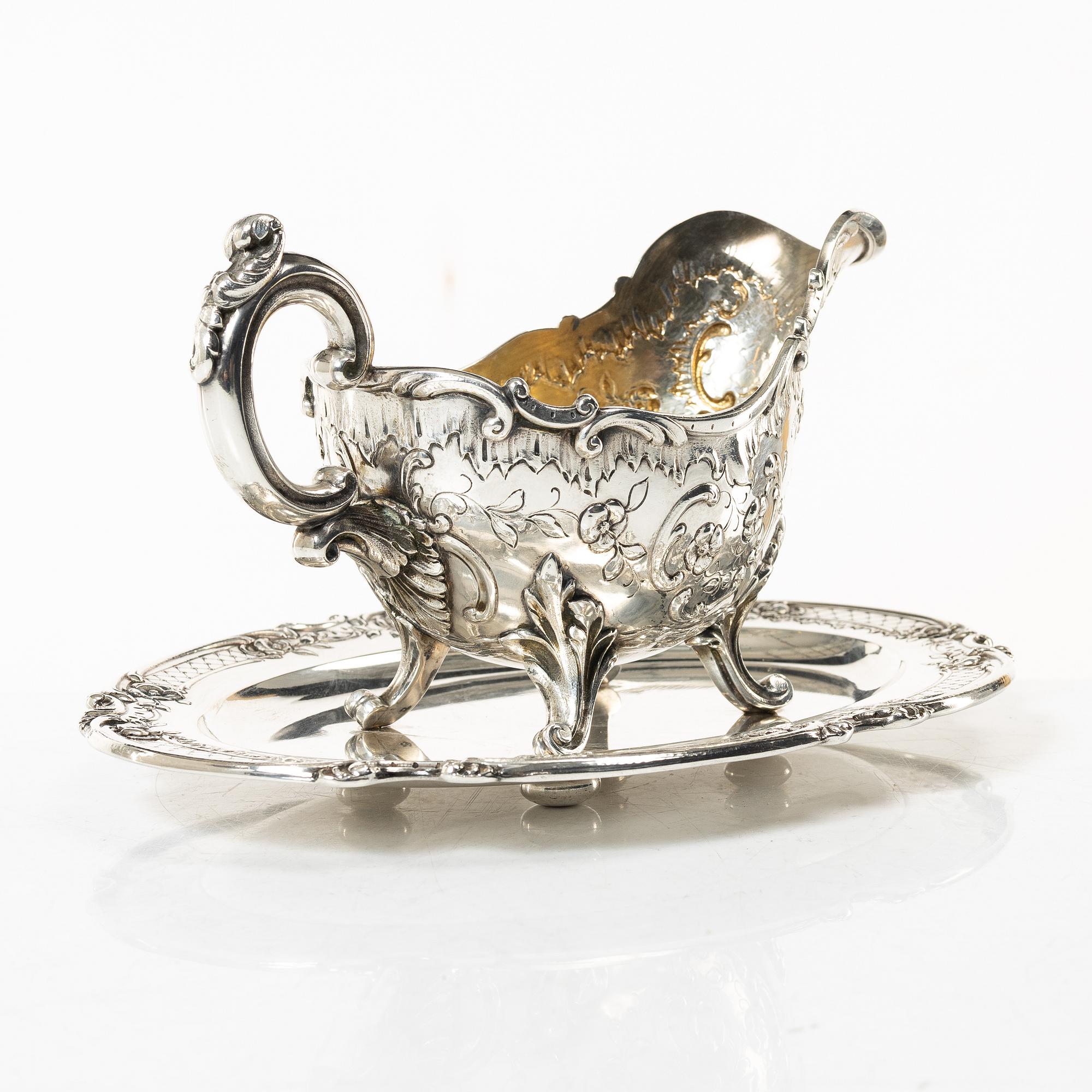 J.H Werner, sauce boat on tray, silver, Rococo style, Germany early 20th century.