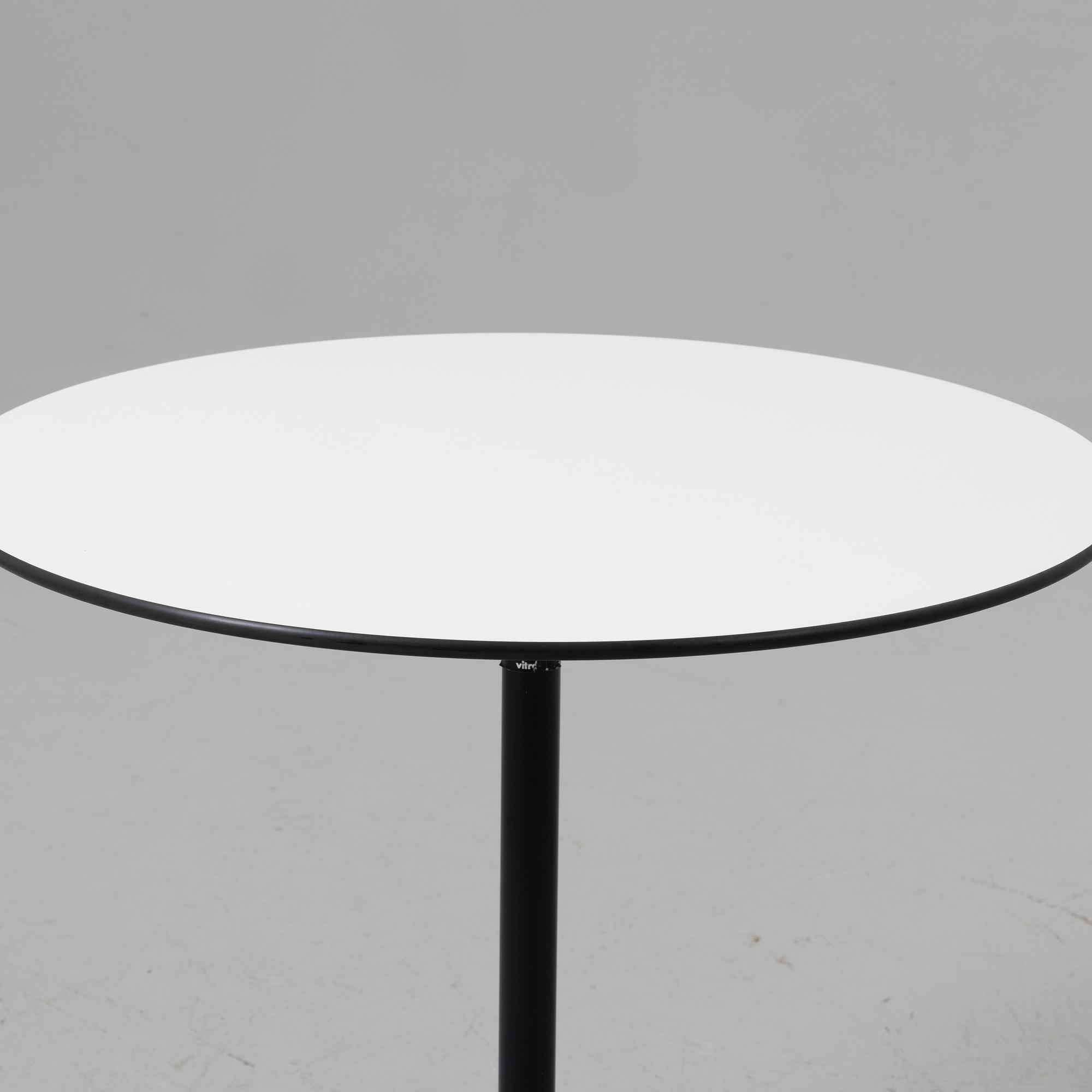 Charles & Ray Eames, Bord samt stolar, DSR Plastic Chairs, Vitra, 2000-tal.