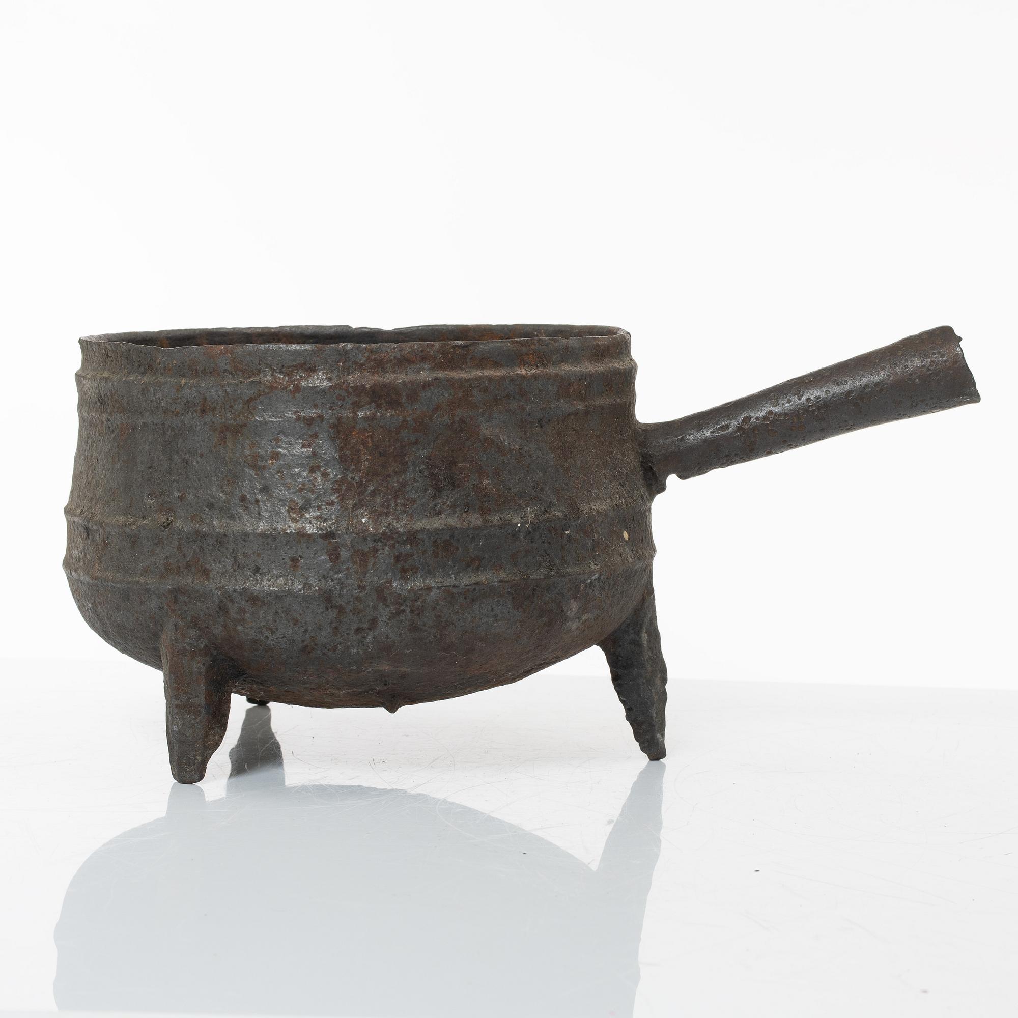 Gryta och stekpanna med trefot, 1700- / 1800-tal.