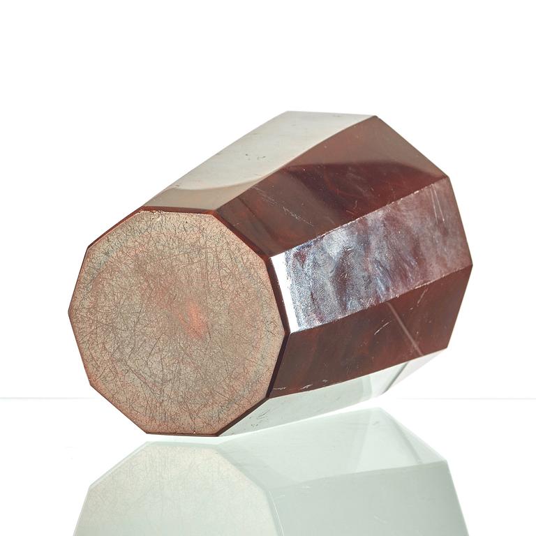 VAS/BÄGARE, brun marmoriserad glasmassa. ''Tschirnhausenglas'', Böhmen, 1800-talets första hälft.