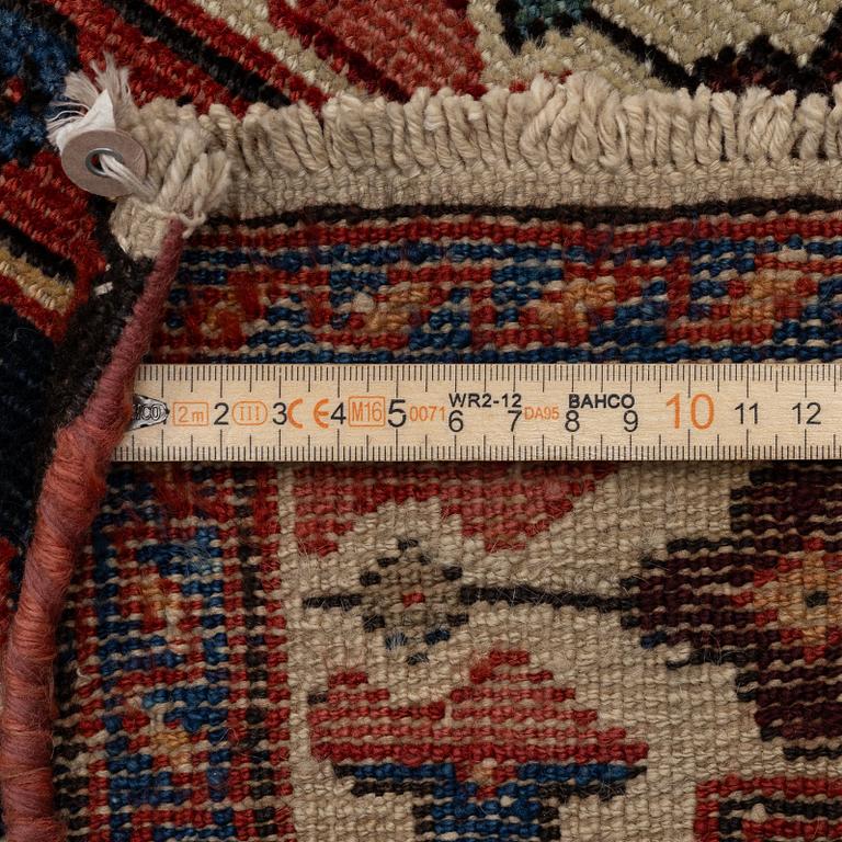 A Sultanabad carpet, west Persia c. 530 x 378 cm.