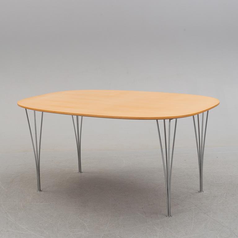 A 'Superellips' table by Bruno Mathsson and Piet Hein, Fritz Hansen, 1979.
