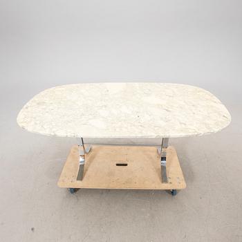 A 1970/80s marble dining table.