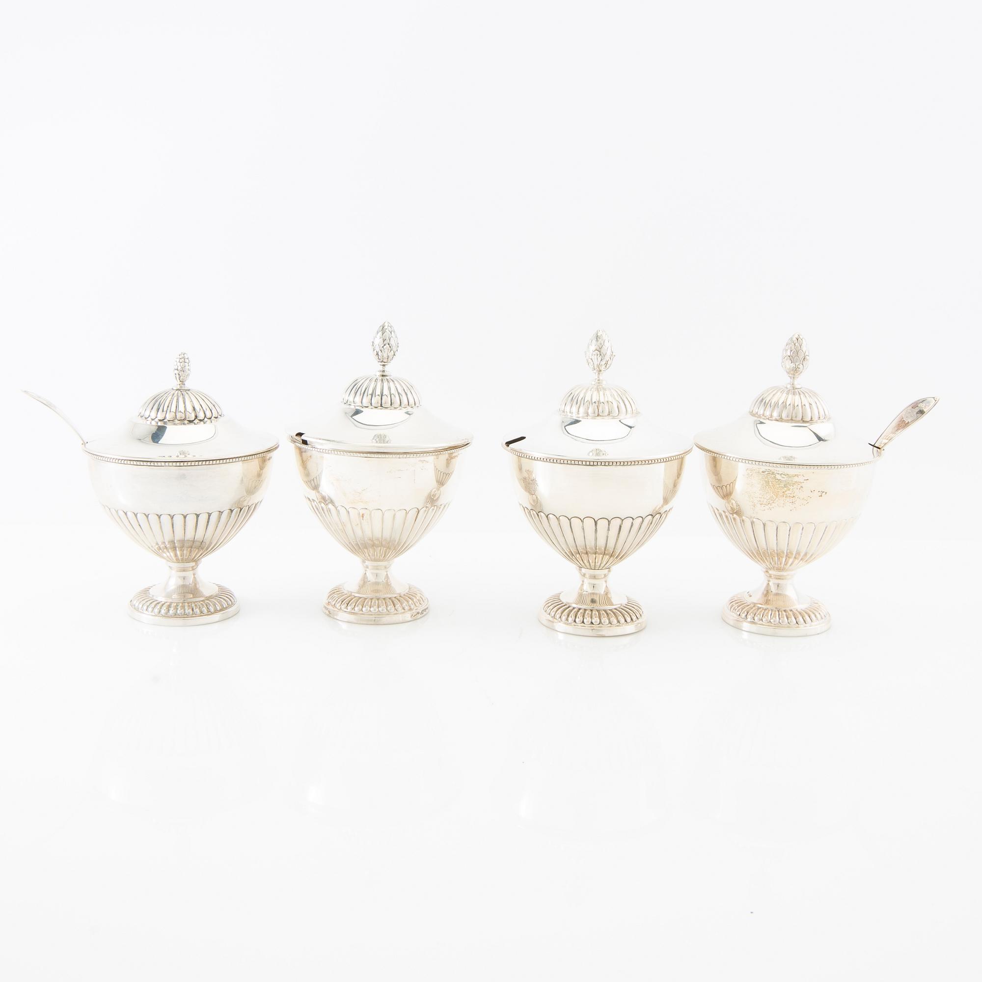 Sugar bowls 4 pcs in the Gustavian style, silver plate, and a box with a lid by Mappin & Webb.