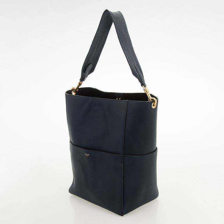 Céline, a 'Seau Sangle' bag.