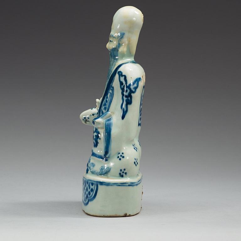 A blue and white figure of Shoulao, Ming dynasty (1368-1644).