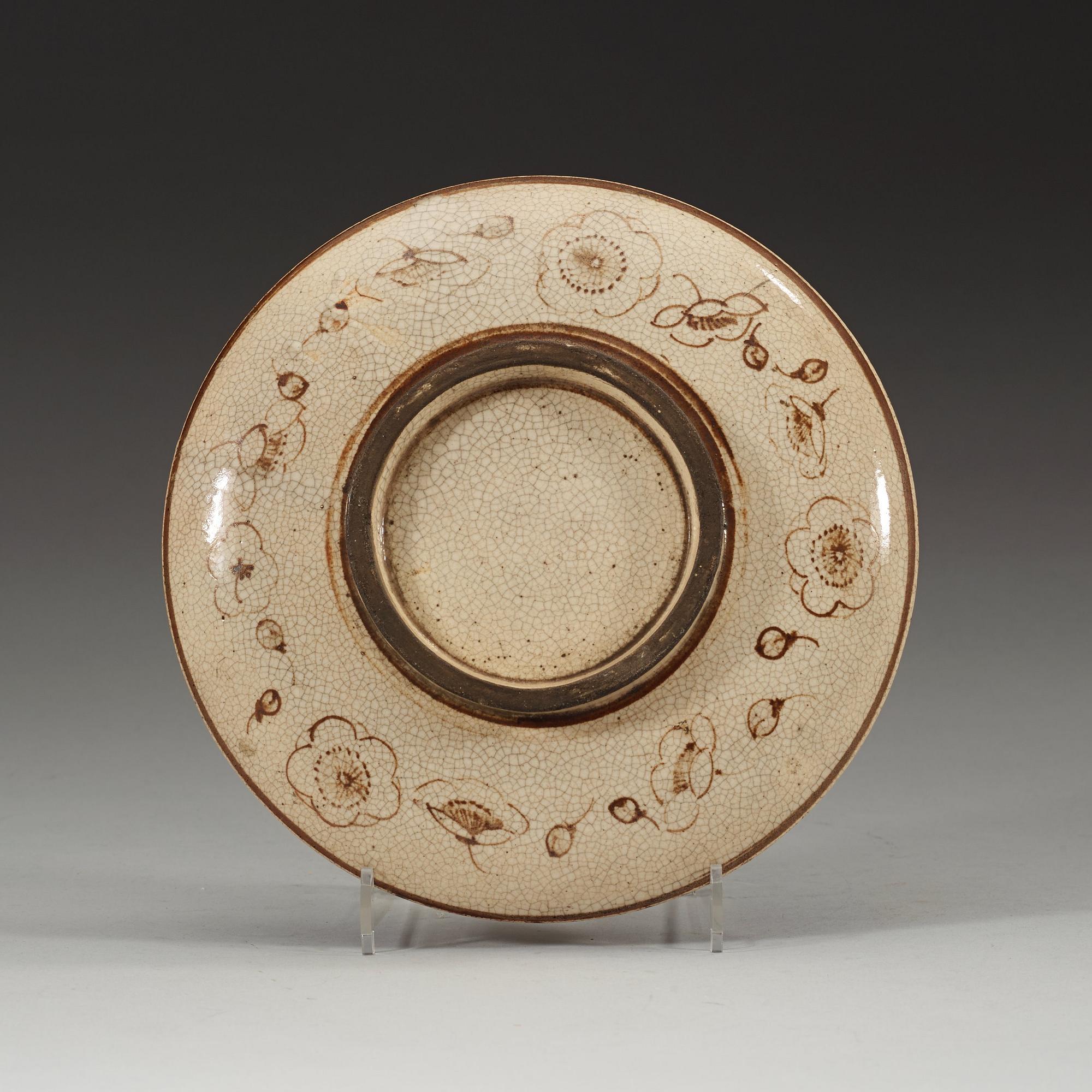 FAT, porslin. "Sunko-roku" Satsuma, Japan, tidig Edo (1603-1867).