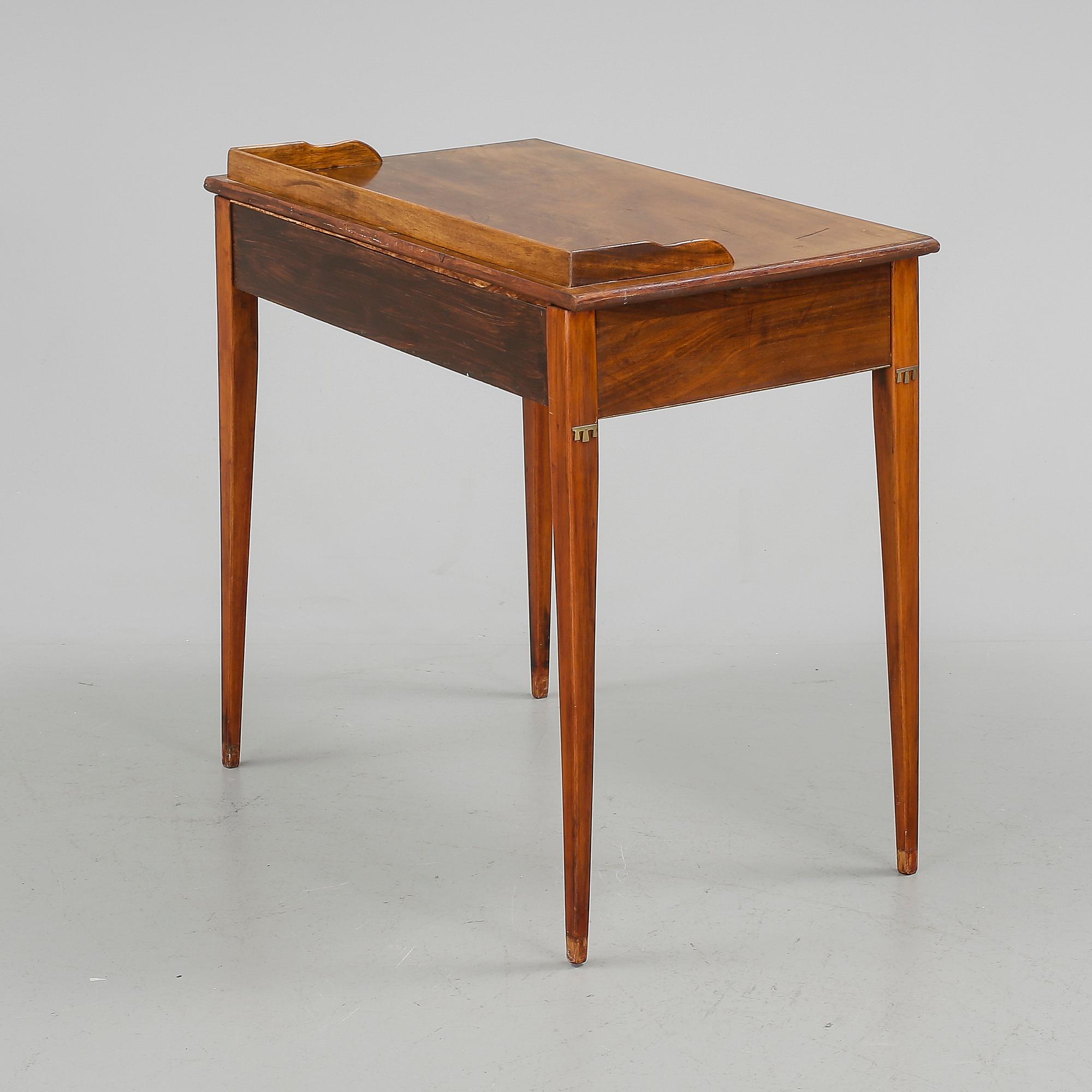 DAMSKRIVBORD, 1800-tal.