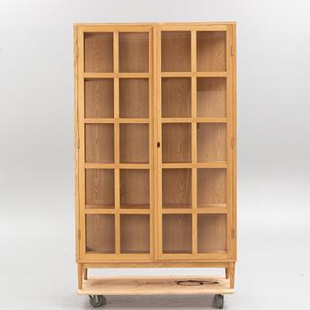 A display cabinet, contemporary.