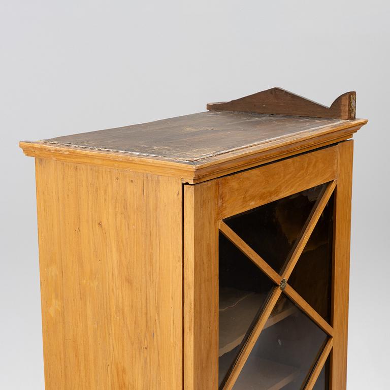 Bokskåp 1800-talets mitt.