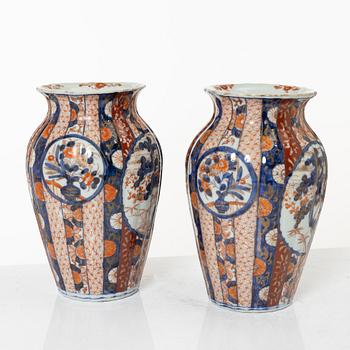 Vaser, ett par, porslin, Japan, Meiji (1868-1912.