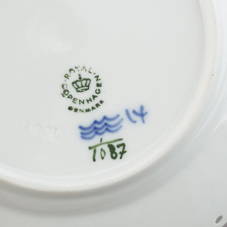 A whole- and half lace porcelain coffee service, 34 pcs "Musselmalet" from Royal Copenhagen.