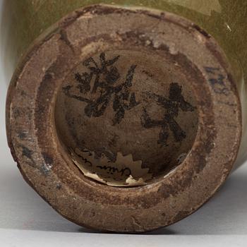 A meiping vase, Qing dynasty (1644-1912).