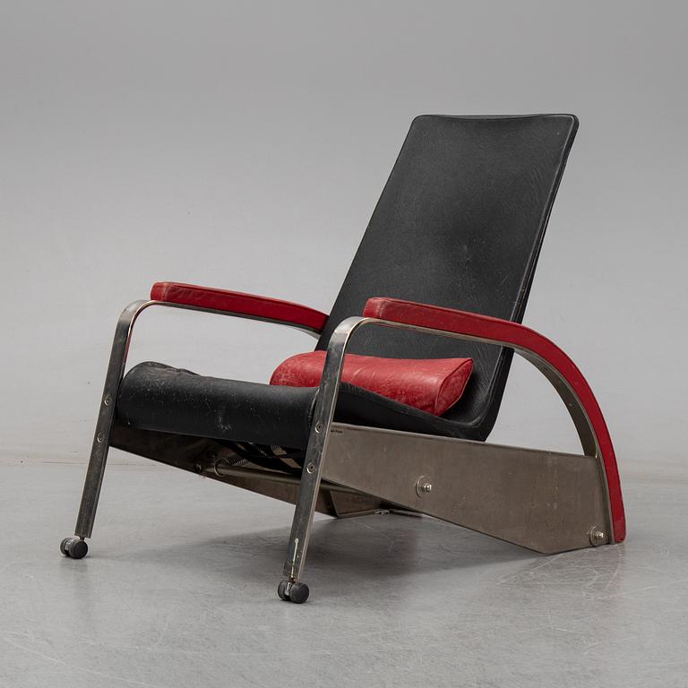 Jean Prouvé, a 'Grand Repos' recliner, Tecta, 1980's.