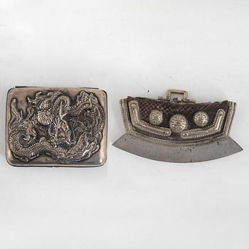 Fire making pouch 'Huǒ lián bāo' (火䥥包) and a metal case, late Qing dynasty.