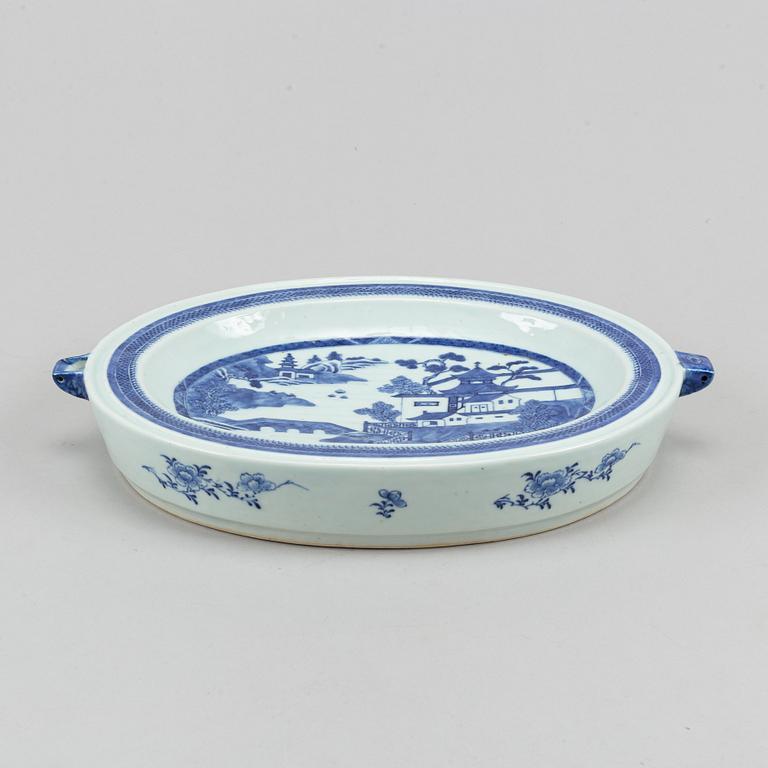 A blue and white hot water dish, Qing dynasty, 19th century.