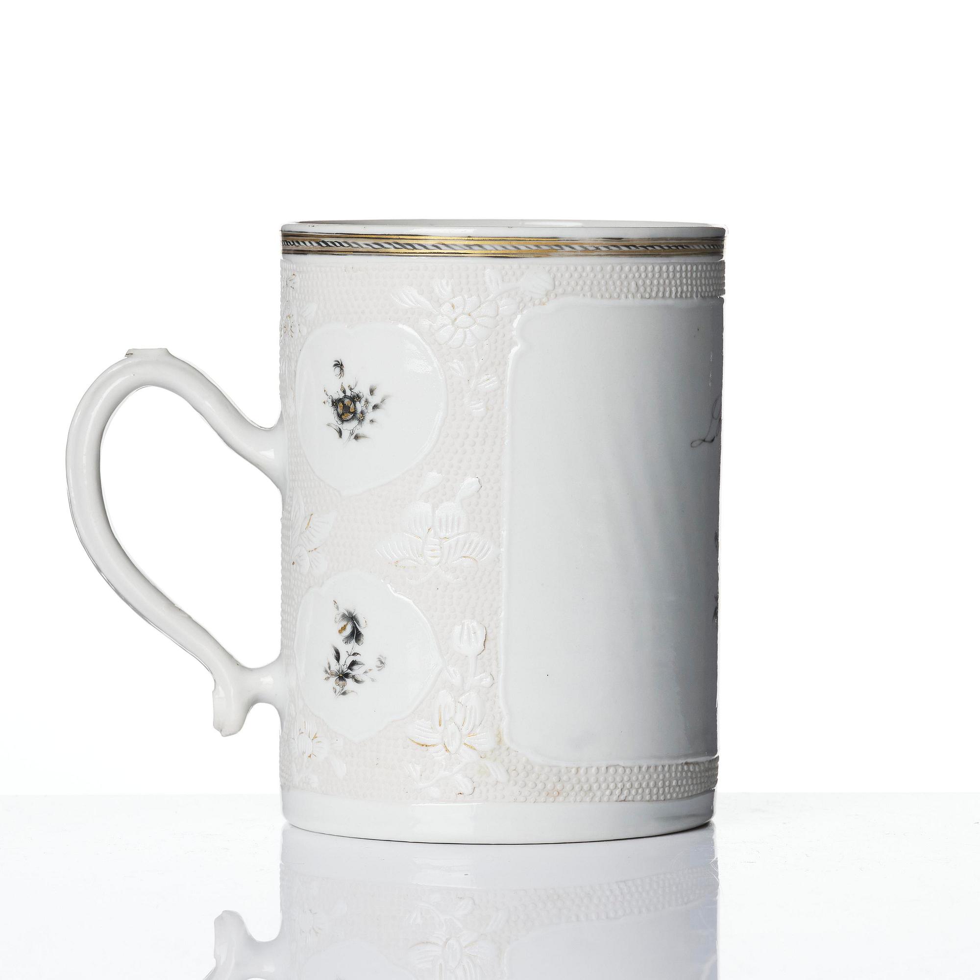 Mugg, porslin. Qingdynastin, Qianlong (1736-95).