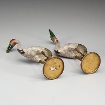 A pair of cloisonné cranes, Qing dynasty (1644-1912).
