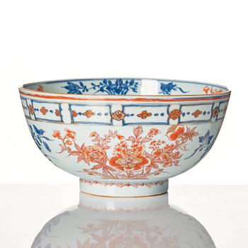 An imari bowl, Qing dynasty, Kangxi (1662-1722.