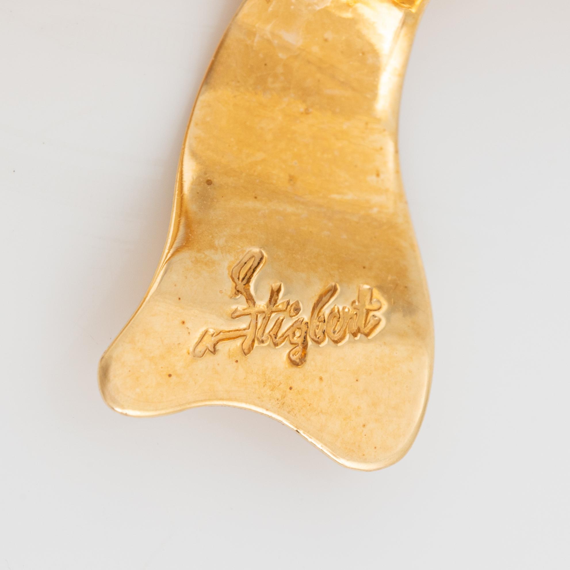Brooch, bow, 18K gold. Stigbert, Engelbert, Stockholm.