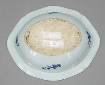 KAROTT, porslin, Kina, Jiaqing (1796-1820).