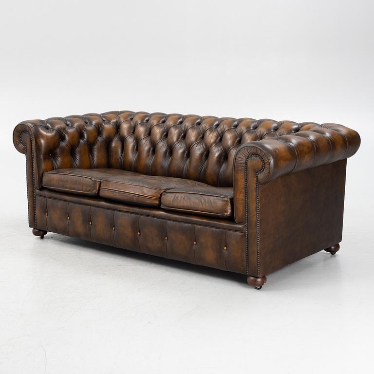A leather upholstered Chesterfield sofa, England, second part of the 20th Century.