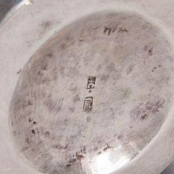 SHAKER, silver, Kina tidigt 1900-tal och SUPKOPPAR, 6 st, silver, bär stämpel LW. Tot. vikt ca 591,2 g.