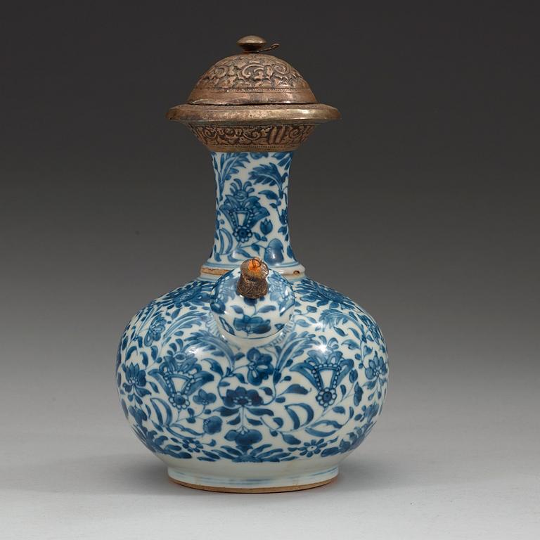 A blue and white kendi, Qing dynasty, Kangxi (1662-1722).