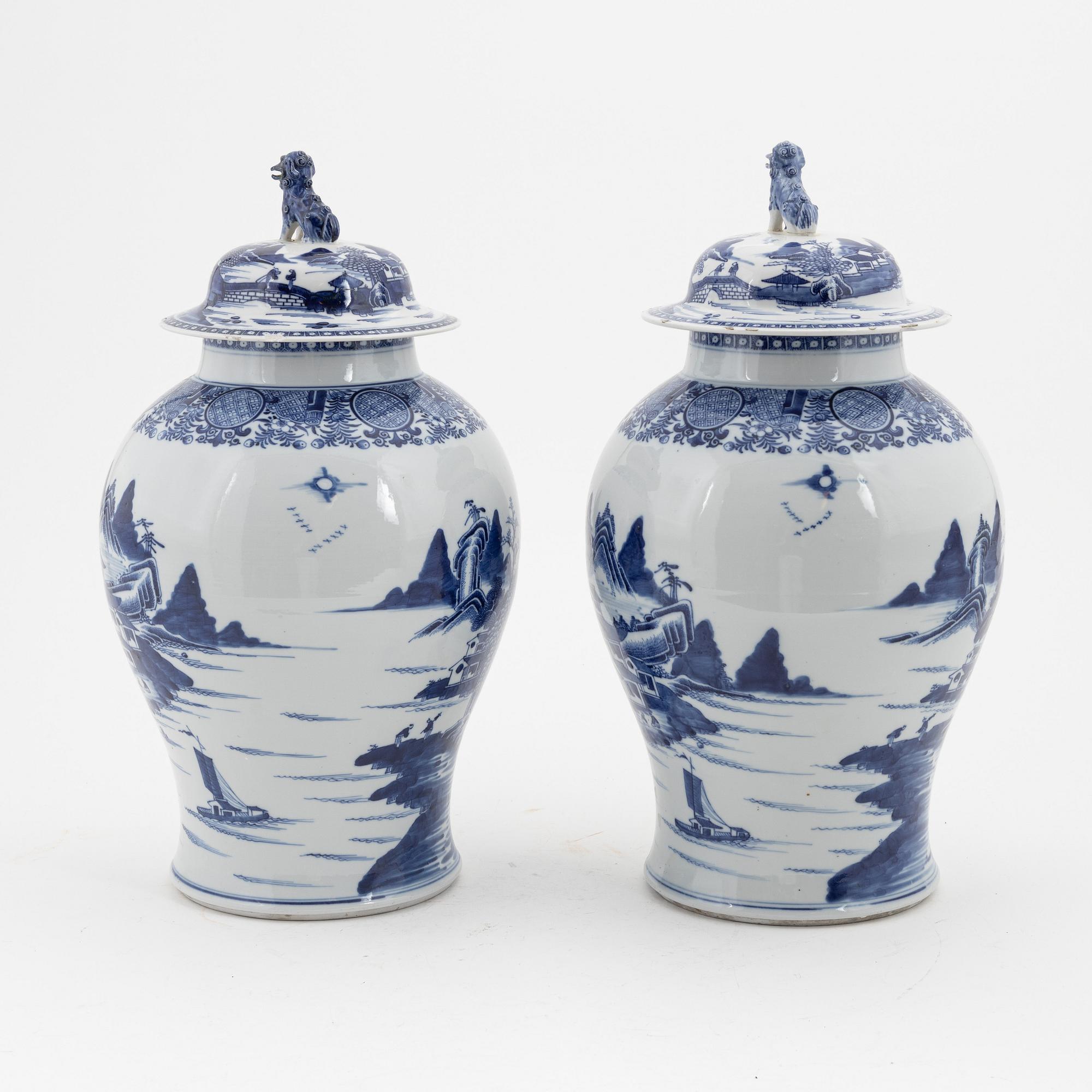 A pair of blue and white Chinese porcelain jars with covers. Qing dynasty, Qianlong (1736-95).