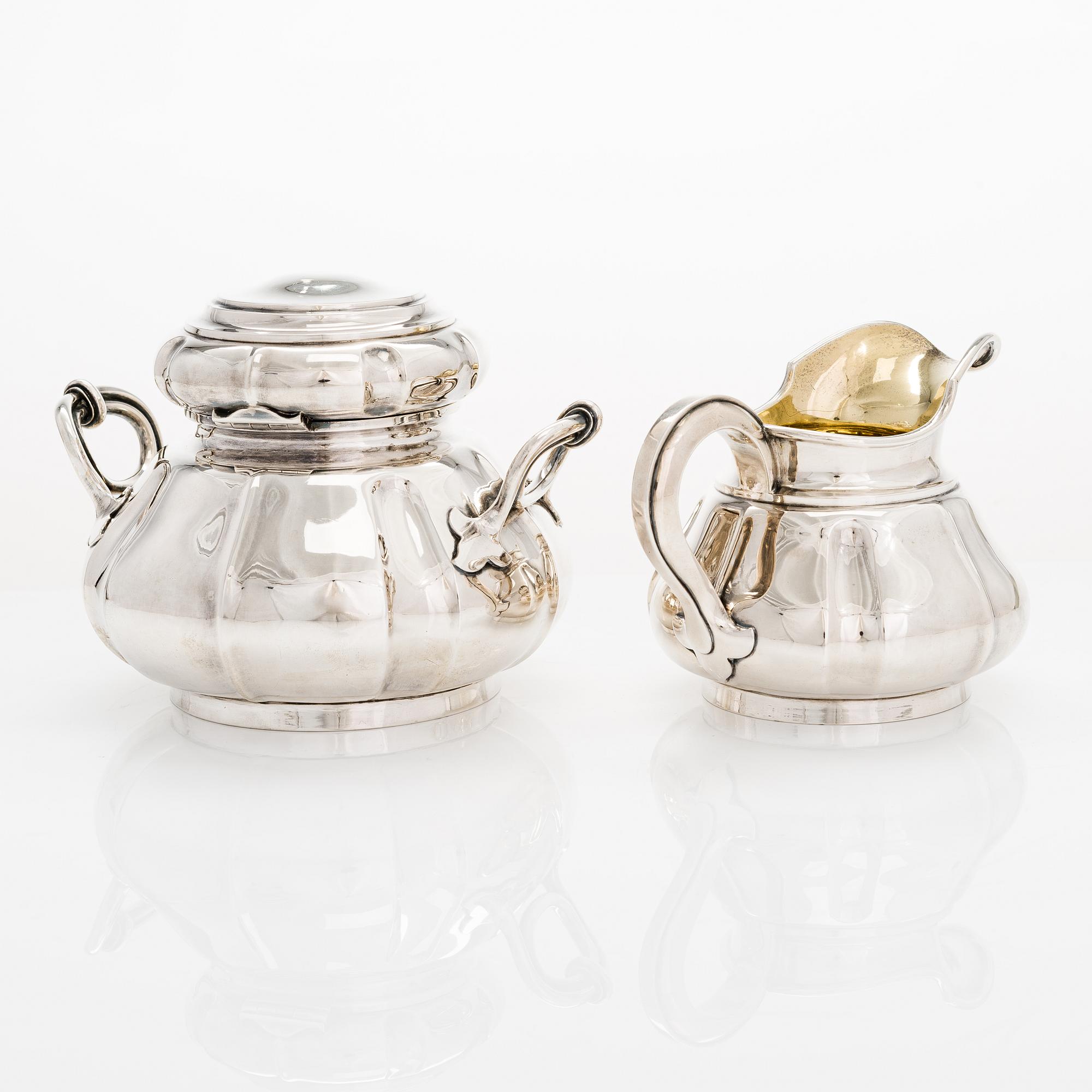 Sazikov, Sockerskrin och mjölkkanna, Kejserlig hovleverantörsstämpel Sazikov, S:t Petersburg 1860.