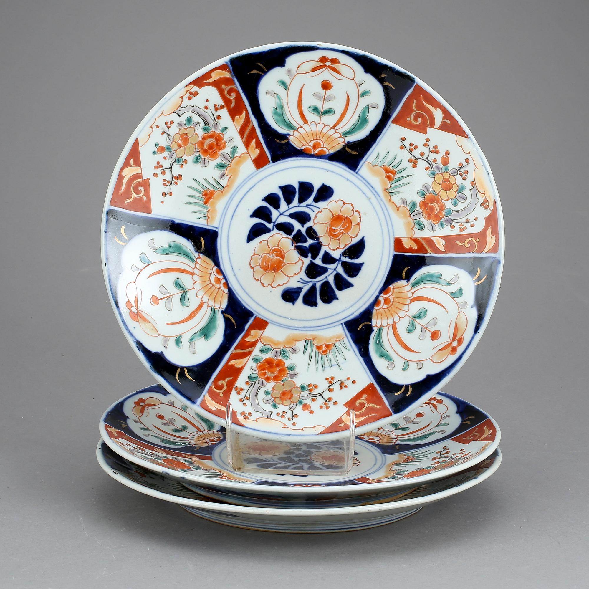 FAT, 3 st. Imari, Japan, 1900-talets mitt.