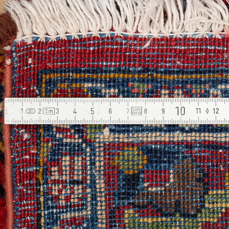 Matta, antik/semiantik, Moshkabad/Sarugh, ca 368 x 275 cm.