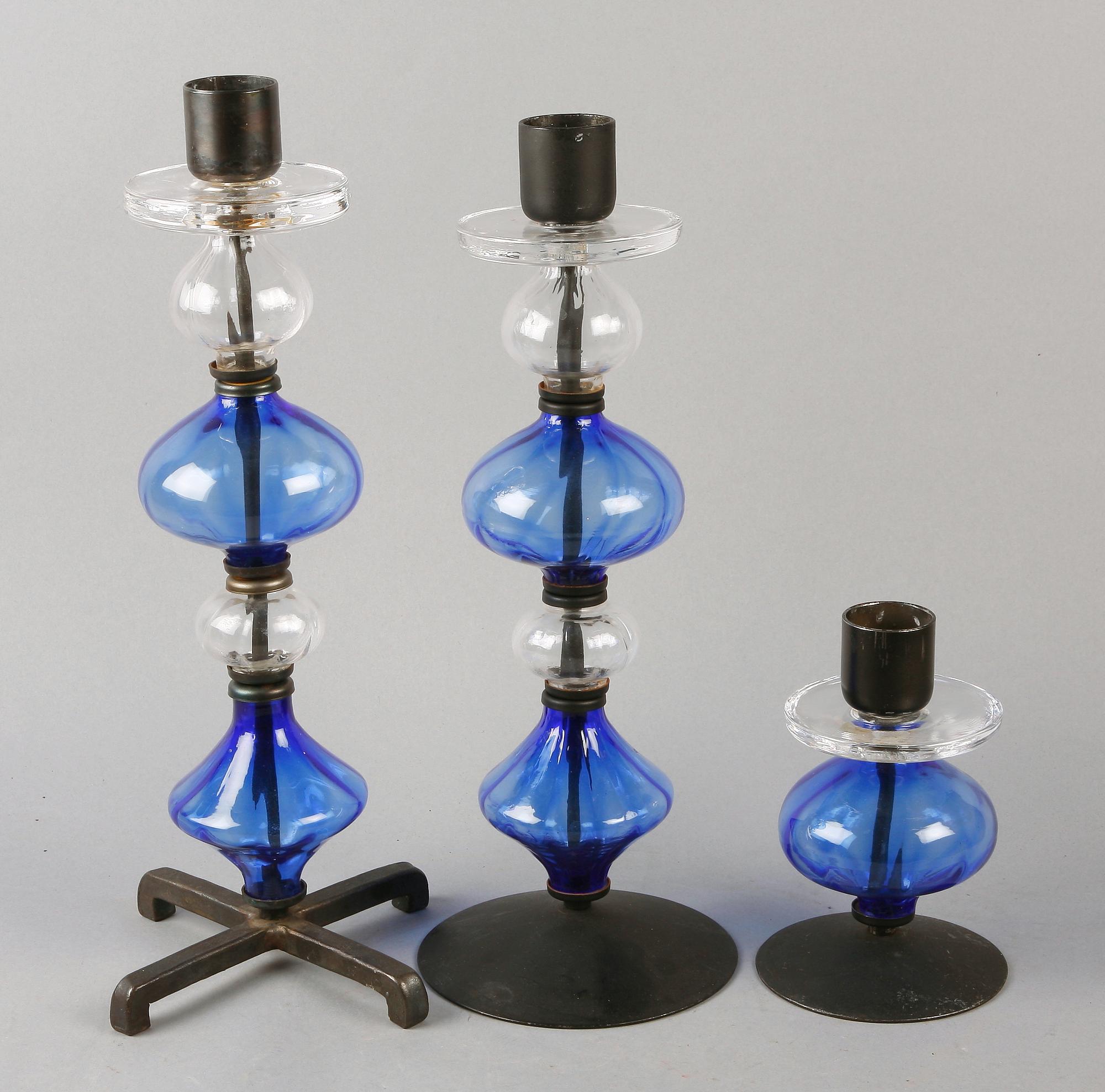 LJUSSTAKAR, 3 st. Glas och järn. Erik Höglund.