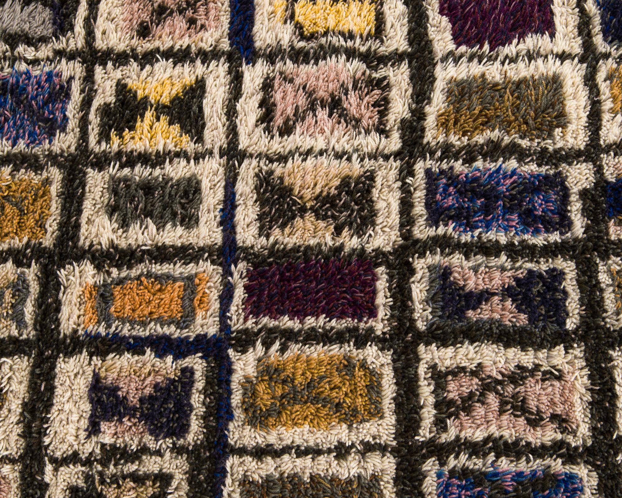 Maija Kolsi-Mäkelä, rya, modell för Helmi Vuorelma. Ca 145 x 100 cm.