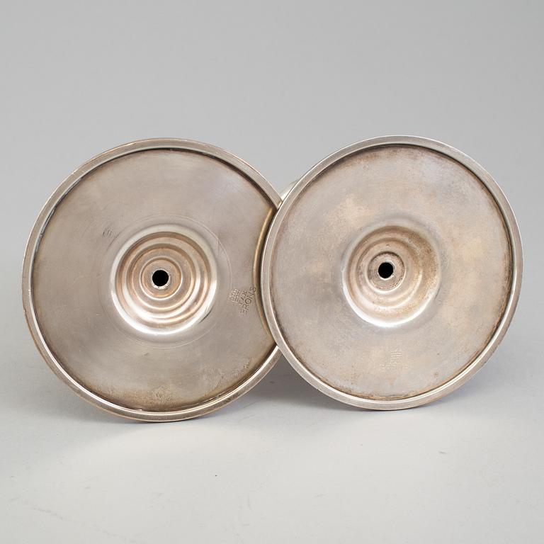 NILS FOUGSTEDT, ljusstakar, ett par, art deco, nysilver, för Fabriksaktiebolaget Kronsilver, 1930-tal.