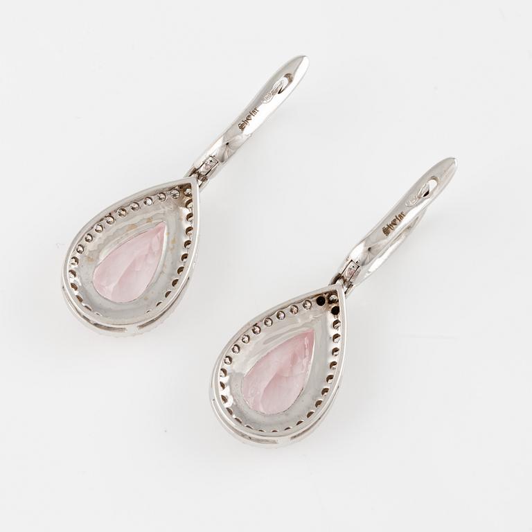 A pair of earrings in 18K white gold with faceted morganites and round brilliant-cut diamonds.