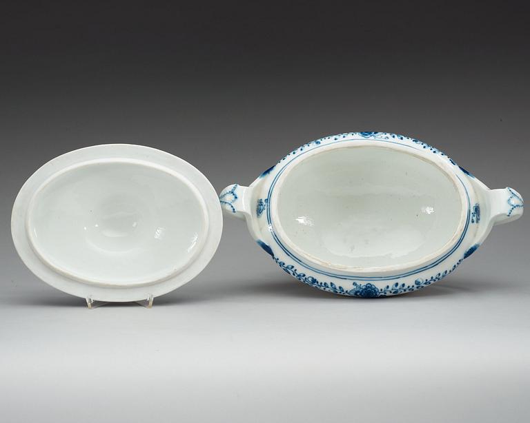 TERRIN med LOCK, porslin. Meissen, omkring 1800.