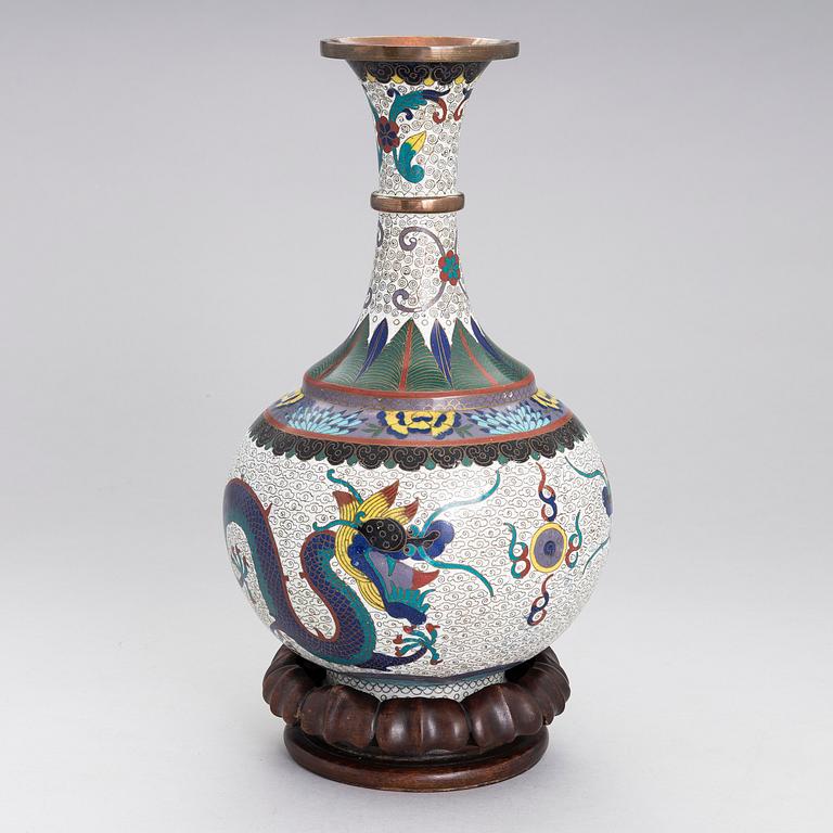 A vase, cloisonné, China, 20th century.