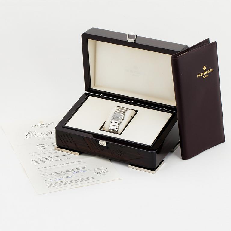 PATEK PHILIPPE, Genève, Twenty-4, wristwatch, 25,1 x 26 (30) mm.