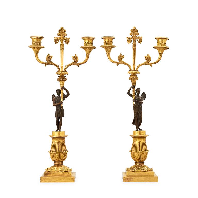 KANDELABRAR, för två ljus, ett par. Empire, 1800-talets början.