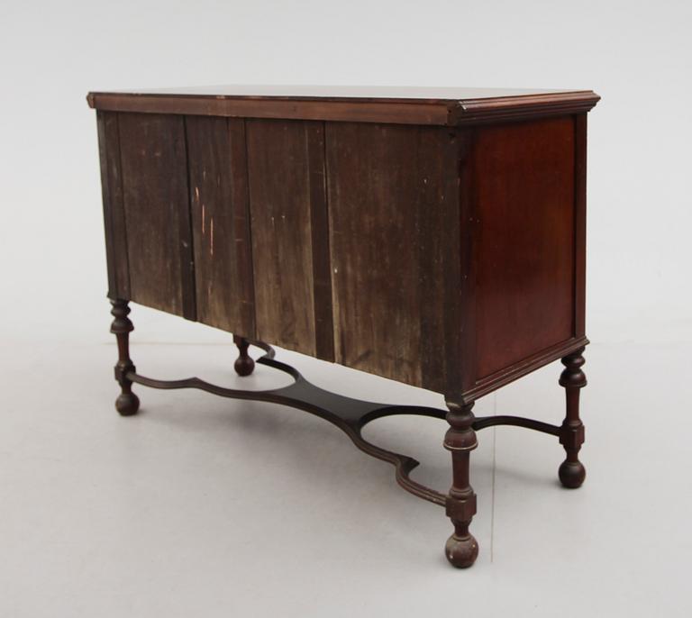 SIDEBOARD, England, 1900-talets första hälft.